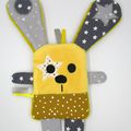 Doudou lapin plat gris et jaune