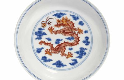 An iron-red and underglaze-blue-decorated 'dragon' dish, yuyan shuwu four-character hallmark in black enamel, Yongzheng-Qianlong