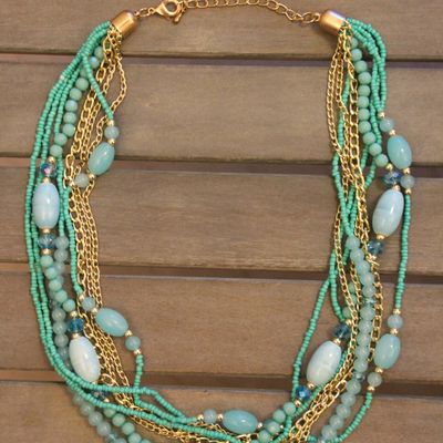 modéle " Victoria" Collier multi rangs monté sur