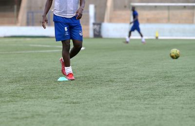 Terrain de foot synthétique : les jeunes de Dakar l’apprécient