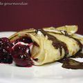 Crêpes à la chantilly et compotée de griottes, coulis pistache et chocolat