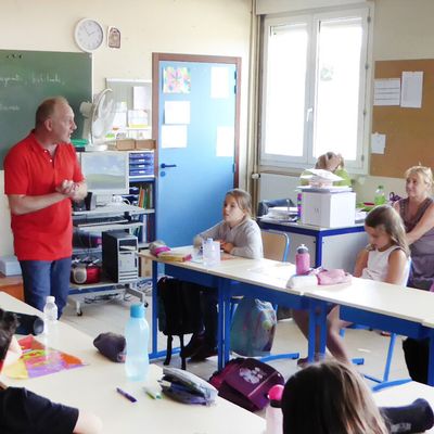 Des thésards des Universités de Lyon au CM1 Charles de Foucault.