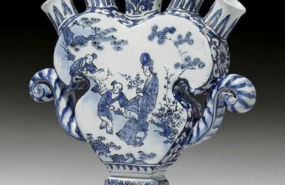 Tulip vase with scrolled handles, Delft, ca. 1700
