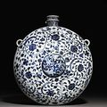 A VERY RARE EARLY MING BLUE AND WHITE FLASK, BIANHU  - YONGLE (1403 - 1425) 