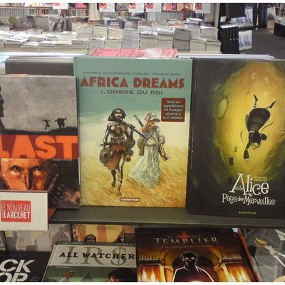 Clouée à la maison