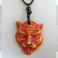 Pendentif Style Surfeur Totem Tête de Tigre Cordon Marron Réglable Unisexe