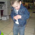 Luka équipé de sa nouvelle veste en jean part "cravailler"