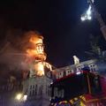 Une mairie de Paris en flammes