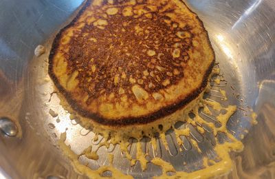 Pancakes légers avec de la farine de flocon d'avoine