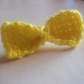 Bague "papillon" crochetée en coton jaune