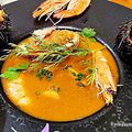 Soupe de Moules au Corail d'Oursins avec des crevettes 