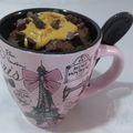 Mug cake chocolat noir, coeur coulant de peanut butter