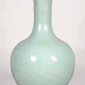 Vase bouteille en porcelaine céladon - Chine, XVIIIe siècle.