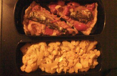 Bento n°3 : pizza poivrons et sardines + choux fleurs à l'indienne