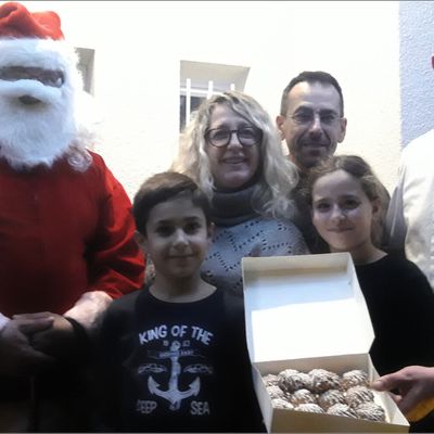 un père noël qui distribue des garbayes ... c'est à lugos que ça se passe !