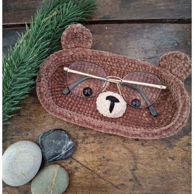 Lunettes et chenille