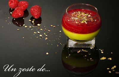 Un zeste de ... crème légère pistache et coulis framboise