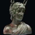 Balsamaire au "buste d'Antinoüs". Bronze. Art Romain, IIe siècle. 