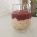 Verrines mousse rhubarbe et coulis de fraises