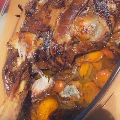 Epaule d'agneau confite aux herbes 