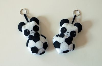 Panda dans un ballon de football