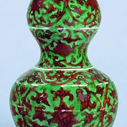 Imperial green-ground iron-red decorated vase of gourd form, Six character mark of Jiajing within a double ring and of the perio