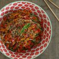 Salade de carotte, concombre et pousses de haricots mungo à l'asiatique