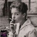 Romy essaye la cigarette !