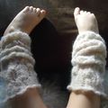 Histoire de pieds : guêtres tricotées  en tricot dentelle en mohair pour petite fille.