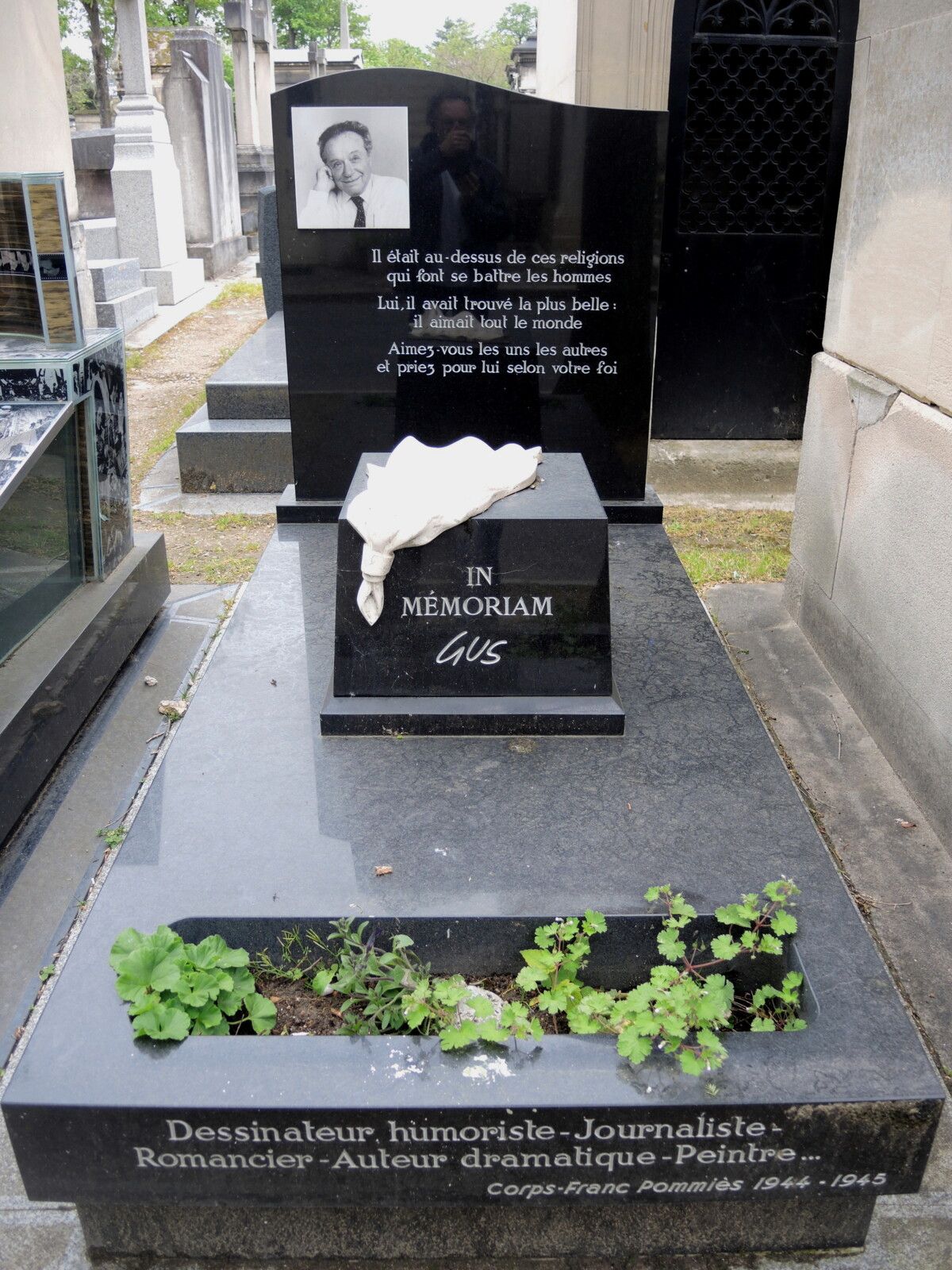 Paris, cimetière Montparnassse, tombe de Gus (75)
