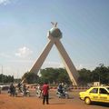 La place de la paix, avec une colombe au sommet de l’édifice -Bamako - Mali