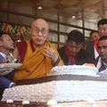 Je me sens jeune : le dalaï-lama à ses 82 ans de fêtes d'anniversaire, au Ladakh.
