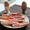 Oeufs à la coque et mouillettes de jambon