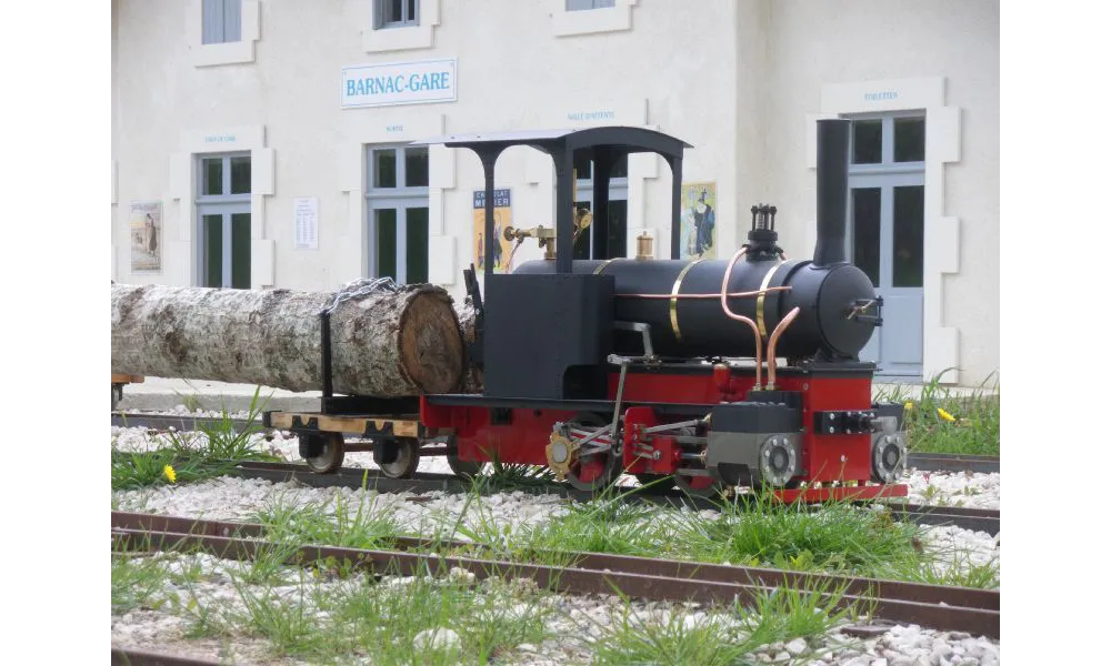 La locomotive Krauss de l'EFM sur les voies du CFEBB.