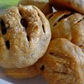 Petits Pains aux Raisins Secs, Pignons et Pommes