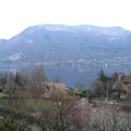 Voilà une vue du lac d'Annecy, prise de chez moi.