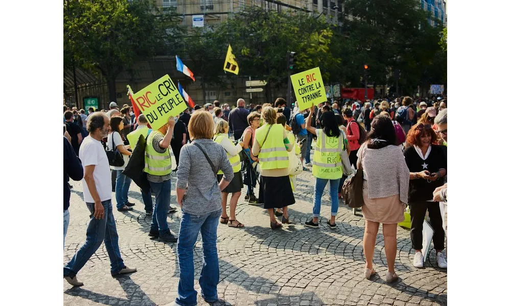 Au "Parisien", ils en ont tellement marre des Gilets Jaunes qu'ils vont jusqu'à mentir sur les résultats d'un sondage