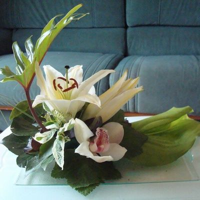 fleurs sous une ombrelle