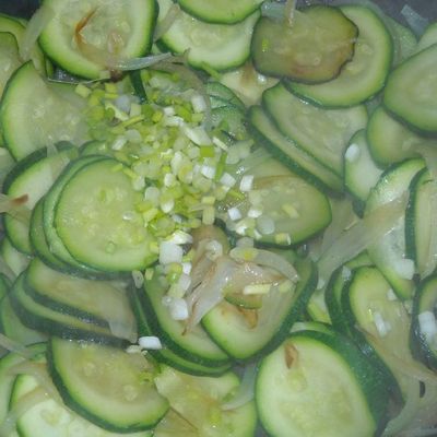 QUICHE AUX COURGETTES,BOURSIN ET CROQUANT DE NOISETTES