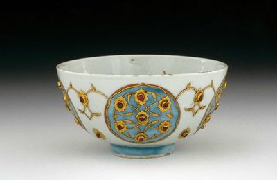 Chinese Porcelain bowl, Ming dynasty, Jiajing period (1540-1590) with Ottoman mounts (1570-1600)