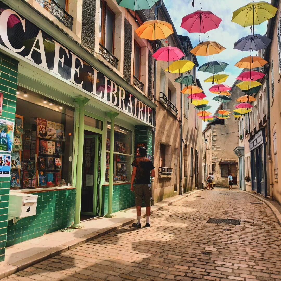 Sancerre, rue des parapluies, août 2024, insta (18)