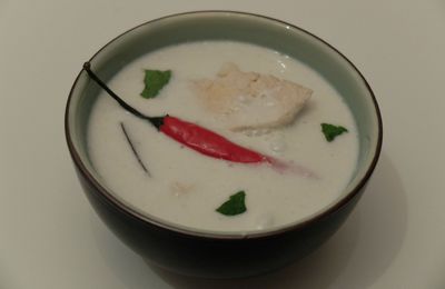 Tom kah Gai : soupe Thaïlande de poulet à la citronnelle