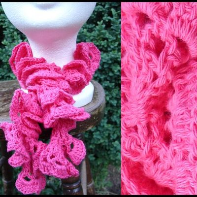 tour de cou - écharpe - col rose vif réalisé au crochet