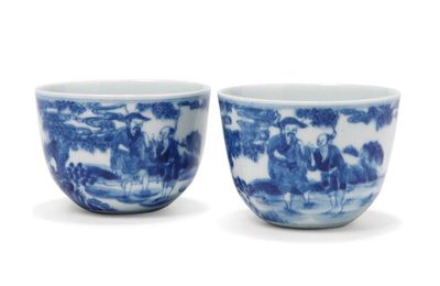 Paire de sorbets en porcelaine décorée en bleu sous couverte, Epoque Kangxi (1662 - 1722)