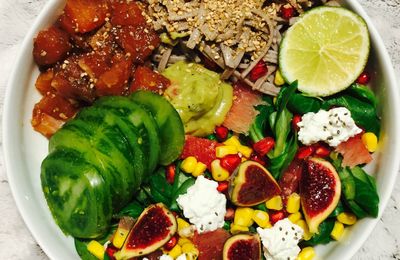 Buddha bowl : Truite marinée, Soba au sésame et salade colorée