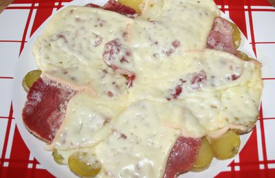 Restes de raclette, coppa, pommes de terre