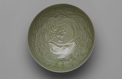 Bowl with dragons amid waves, Five Dynasties (907–960), 10th century