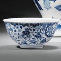 Bol en porcelaine bleu blanc. Chine, dynastie Qing, marque et époque Qianlong (1736-1795)