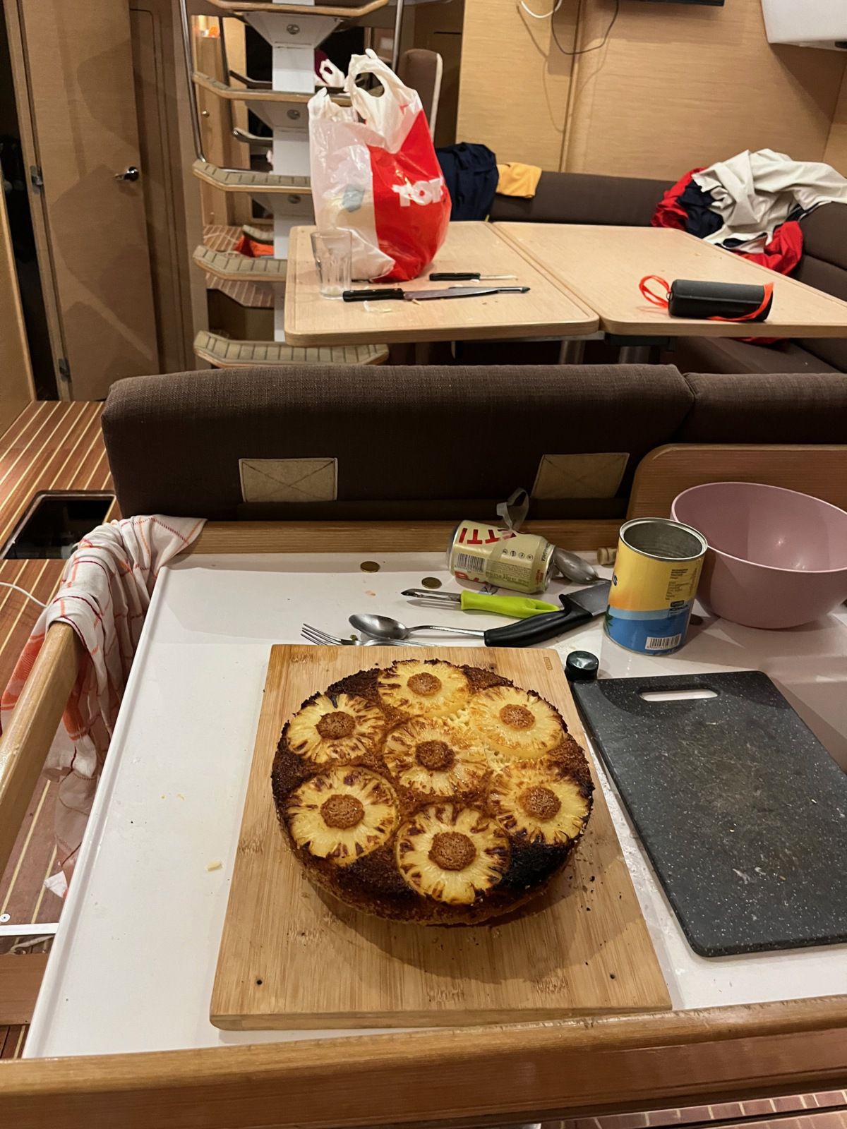 Le gâteau à l'ananas, mouillage devant Ortona, mercredi 17 avril 2024