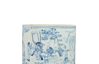 A blue and white pencilled-style 'figural' brushpot, bitong, 17th century
